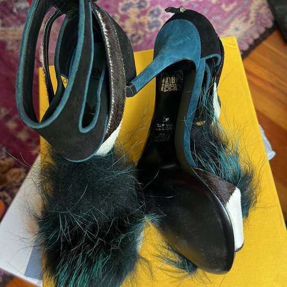 FENDI sandals size 40 EPIC. Suede and fur, peep toe - Picture 4 of 10